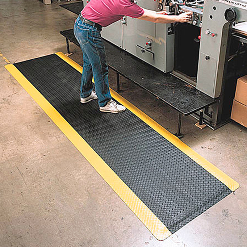 Wearwell® UltraSoft DiamondPlate FlexLink Mats Ergonomic Mats