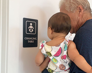 Changing table sign with braille